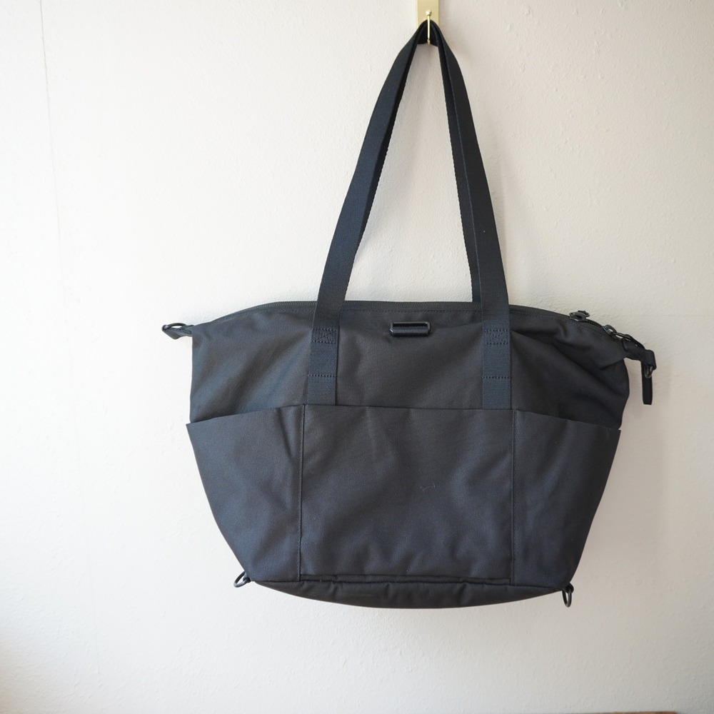 Everlane The ReNew Transit Bag Black Recycled Polyester Tote Crossbody Bag